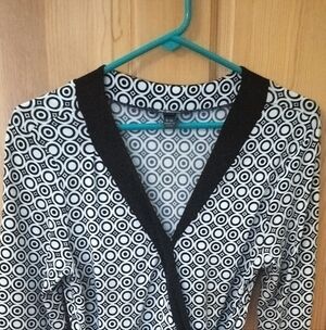 Chic Black and White Geometric Long Sleeve Dress